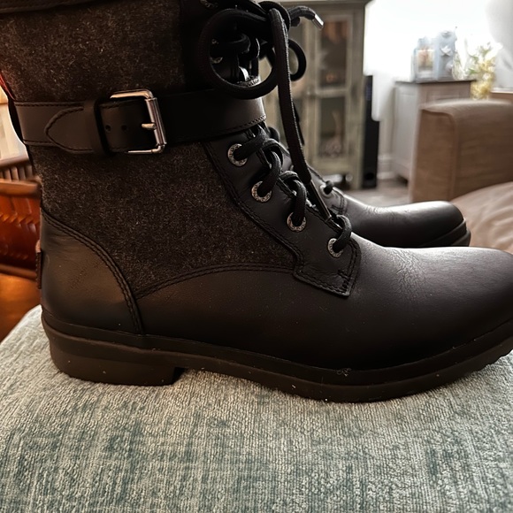 UGG KESEY BLACK WATERPROOF LEATHER ANKLE LACE-UP BOOTS SHOES SIZE US 9.5 WOMEN - Picture 2 of 5